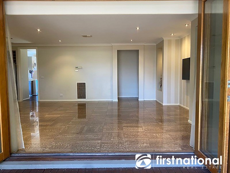 33 Cedarwood Crescent, Berwick VIC 3806