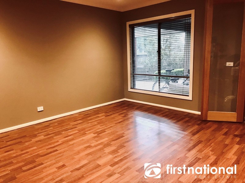 33 Cedarwood Crescent, Berwick VIC 3806