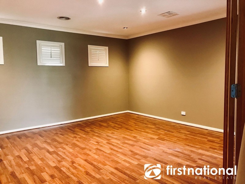 33 Cedarwood Crescent, Berwick VIC 3806