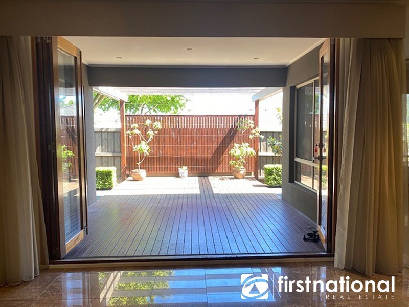 33 Cedarwood Crescent, Berwick VIC 3806