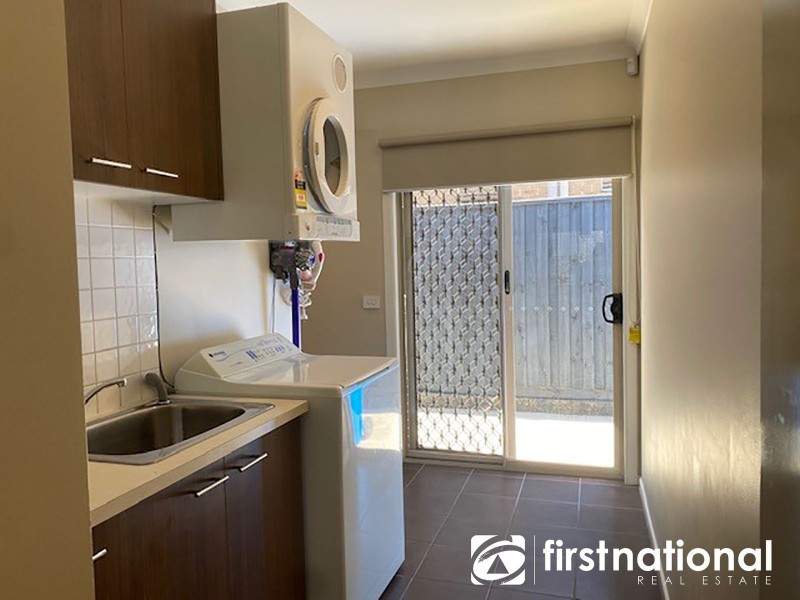 33 Cedarwood Crescent, Berwick VIC 3806