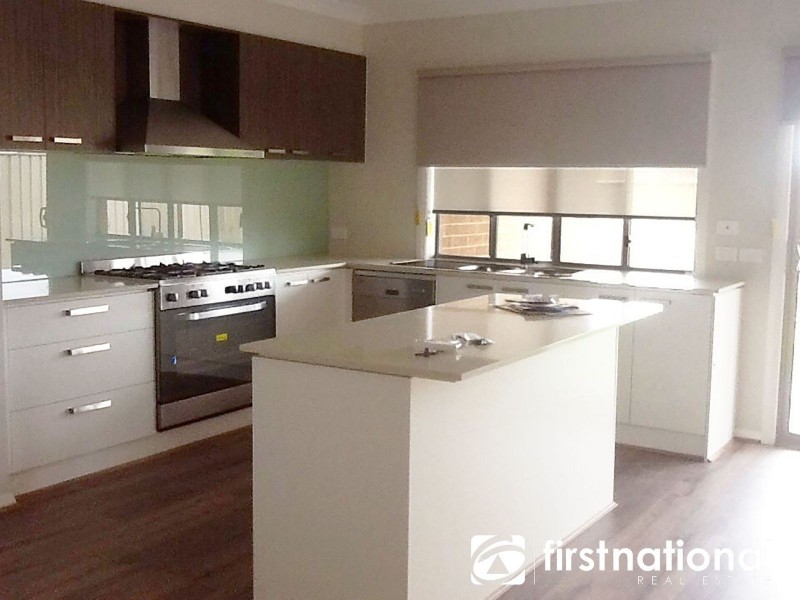 27 Renam Street, Pakenham VIC 3810