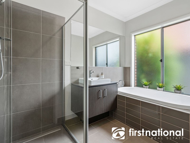 42 Karabair Street, Clyde North VIC 3978