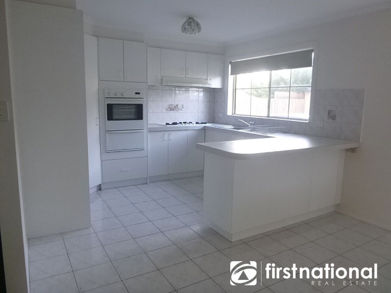 2/1 Daniher Close, Berwick VIC 3806