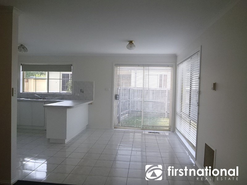 2/1 Daniher Close, Berwick VIC 3806