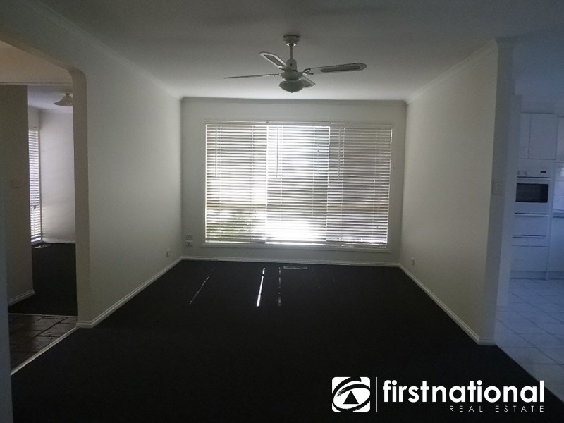 2/1 Daniher Close, Berwick VIC 3806