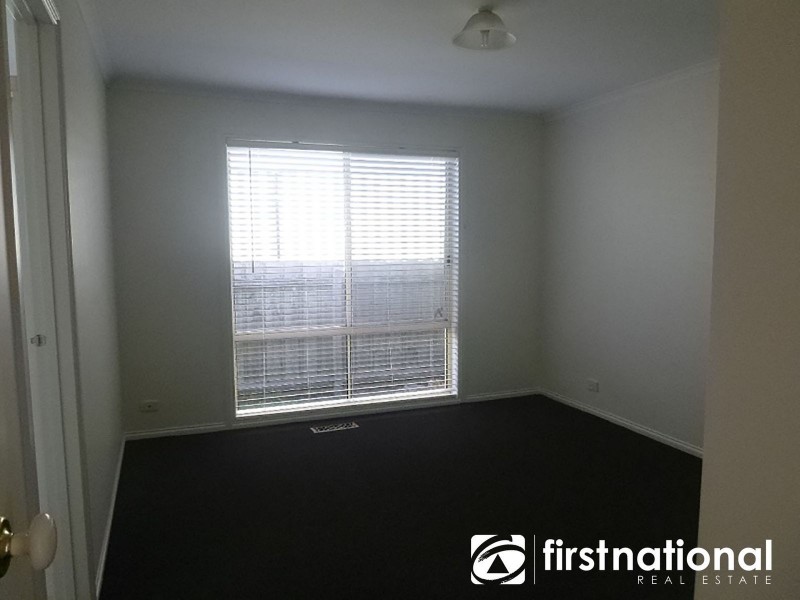 2/1 Daniher Close, Berwick VIC 3806