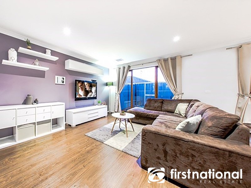 9 Fleuve Rise, Clyde North VIC 3978