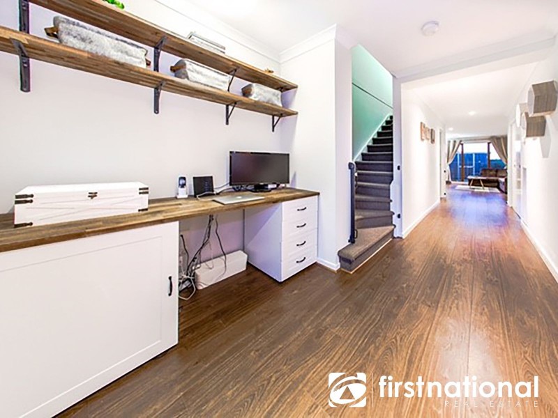 9 Fleuve Rise, Clyde North VIC 3978