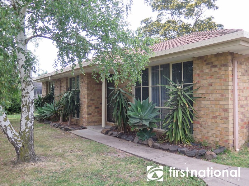 35 Simon Drive, Pakenham VIC 3810