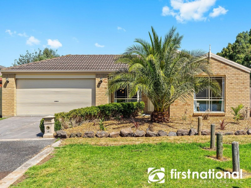 16 Warrenwood Place, Narre Warren VIC 3805