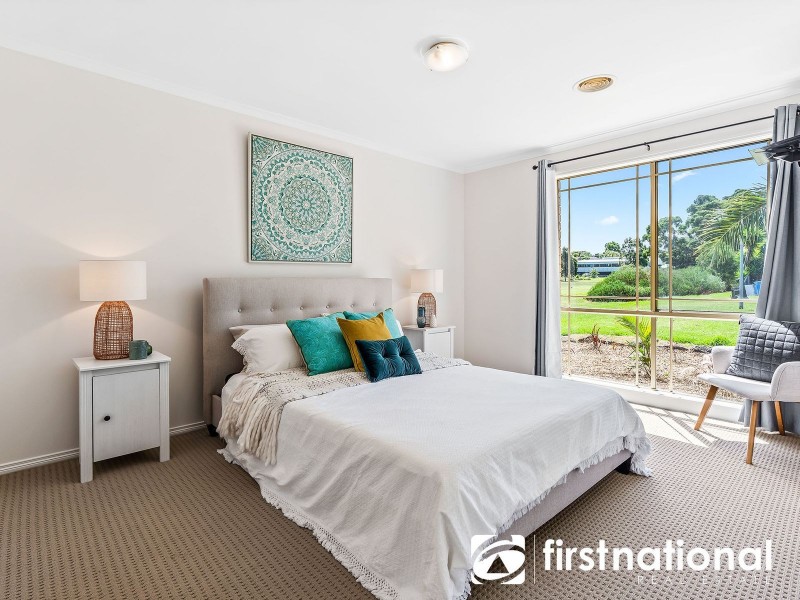 16 Warrenwood Place, Narre Warren VIC 3805