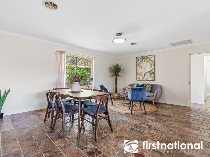 16 Warrenwood Place, Narre Warren VIC 3805