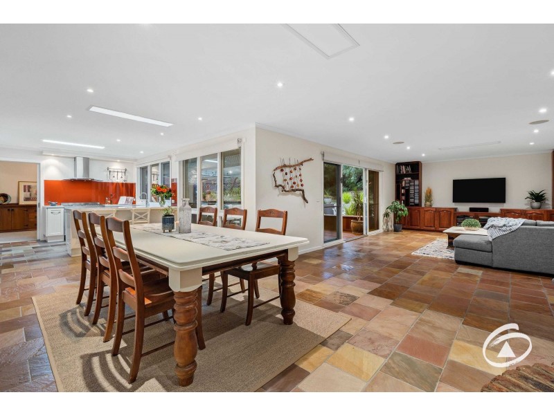 8 Shute Avenue, Berwick VIC 3806