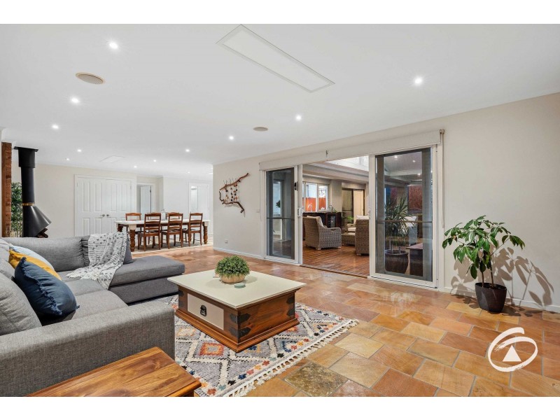 8 Shute Avenue, Berwick VIC 3806