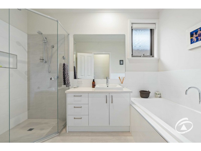 7/2 Avard Court, Berwick VIC 3806