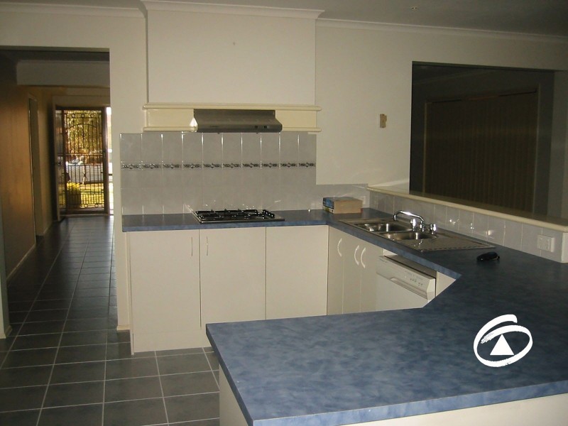 9  Hampshire Drive, Narre Warren South VIC 3805