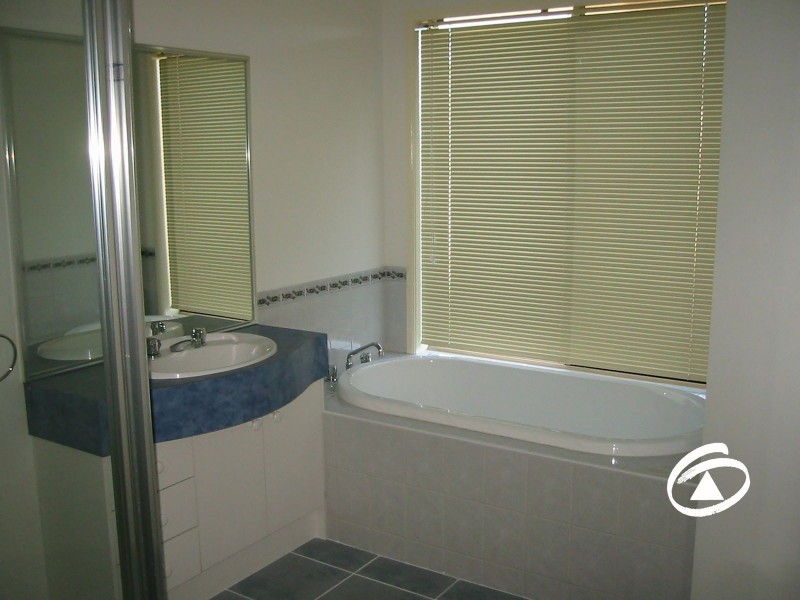 9  Hampshire Drive, Narre Warren South VIC 3805