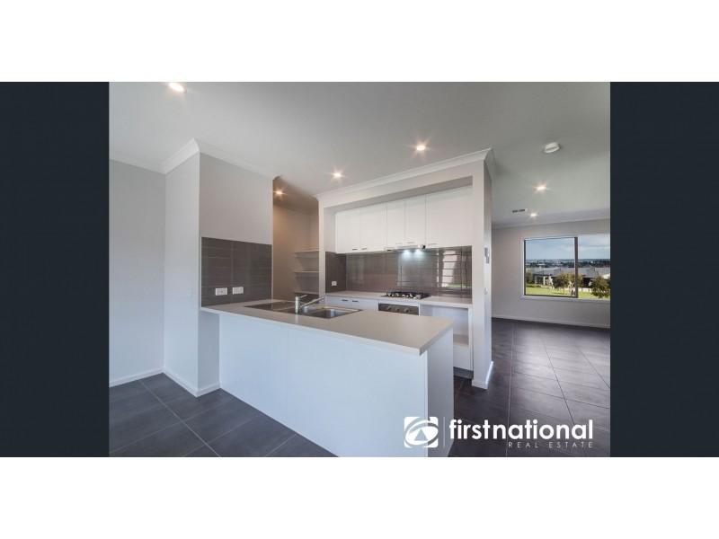 32 Renam Street, Pakenham VIC 3810