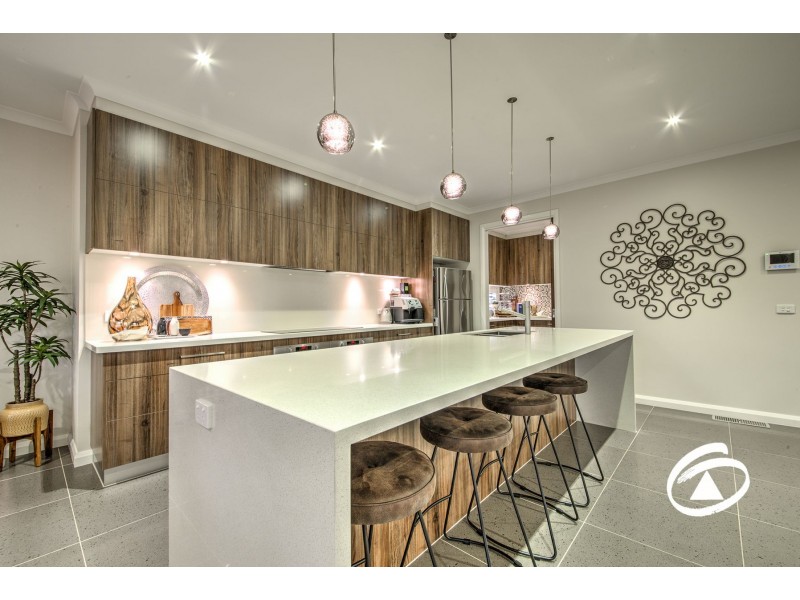 33 Bushlark Court, Berwick VIC 3806