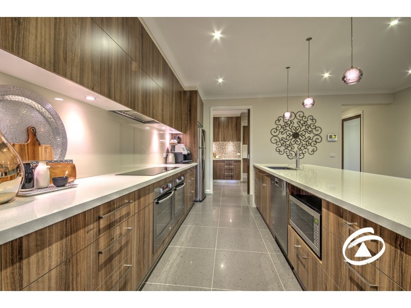 33 Bushlark Court, Berwick VIC 3806