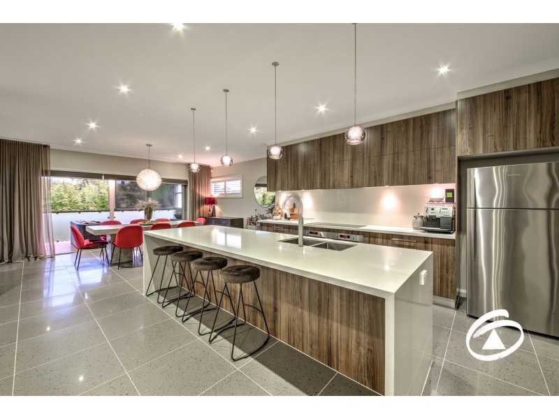 33 Bushlark Court, Berwick VIC 3806