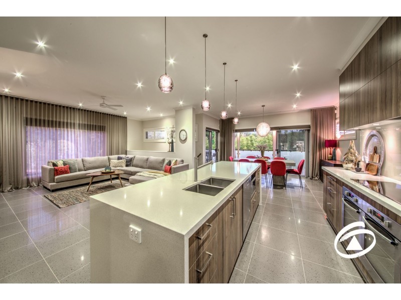 33 Bushlark Court, Berwick VIC 3806