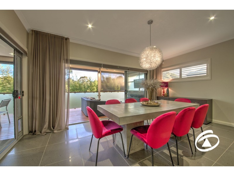 33 Bushlark Court, Berwick VIC 3806