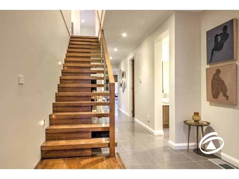 33 Bushlark Court, Berwick VIC 3806