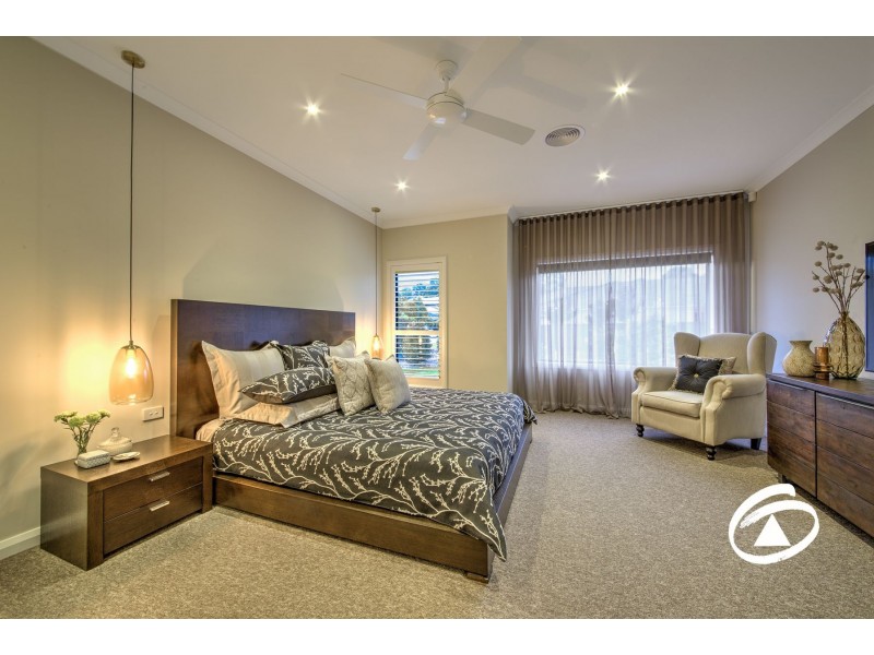 33 Bushlark Court, Berwick VIC 3806