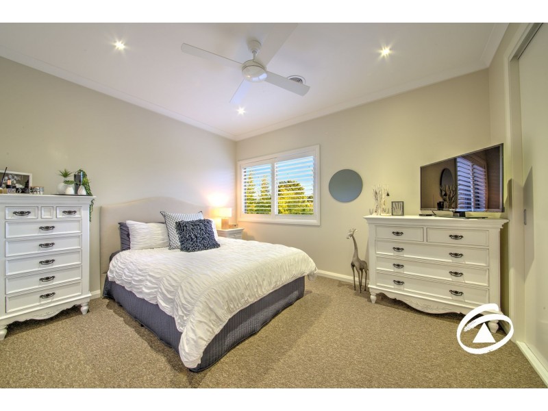33 Bushlark Court, Berwick VIC 3806