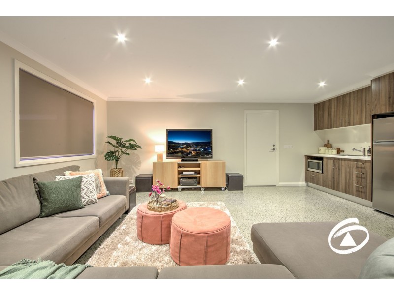 33 Bushlark Court, Berwick VIC 3806