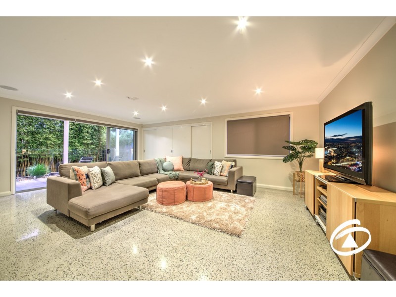 33 Bushlark Court, Berwick VIC 3806