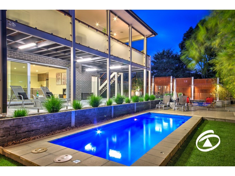 33 Bushlark Court, Berwick VIC 3806