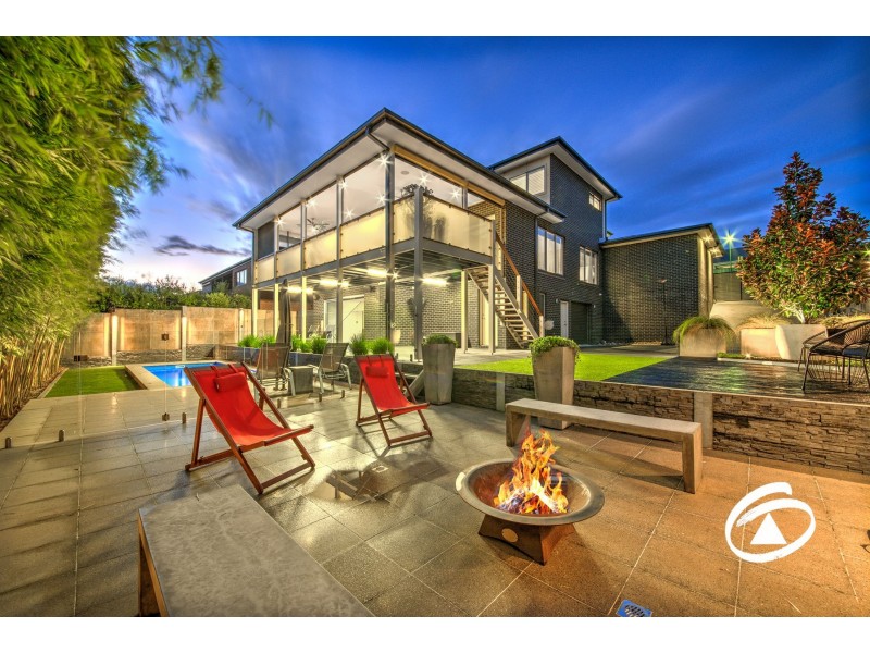 33 Bushlark Court, Berwick VIC 3806