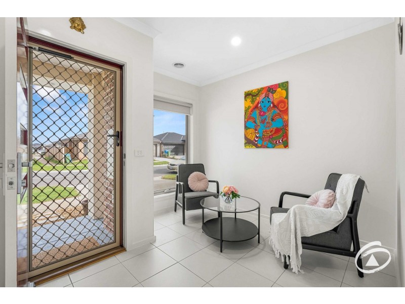 2 Dexter Crescent, Clyde North VIC 3978