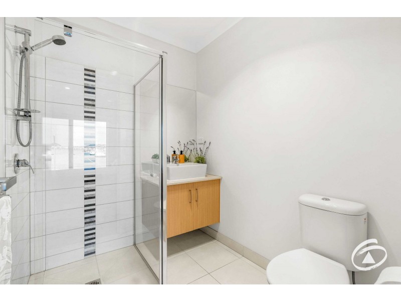 2 Dexter Crescent, Clyde North VIC 3978