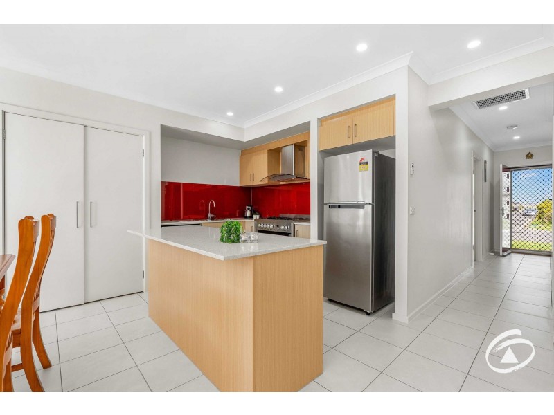 2 Dexter Crescent, Clyde North VIC 3978