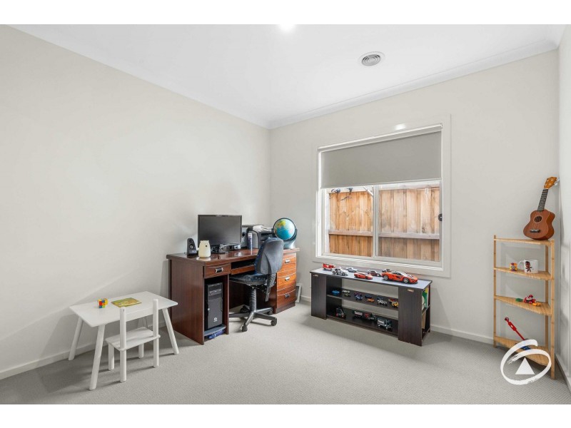 2 Dexter Crescent, Clyde North VIC 3978