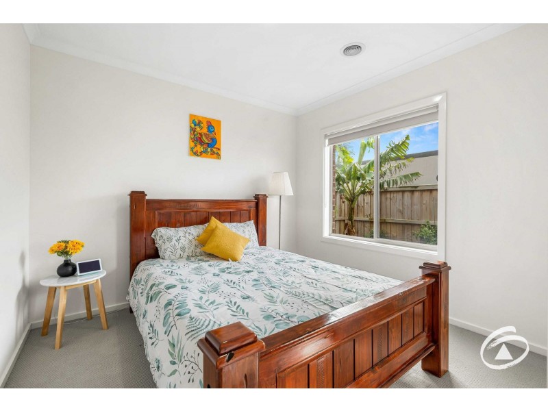 2 Dexter Crescent, Clyde North VIC 3978