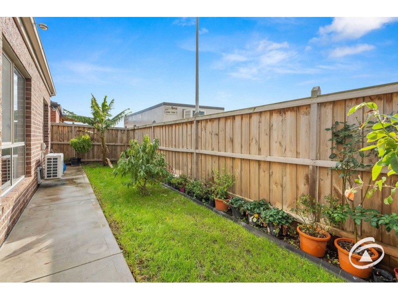 2 Dexter Crescent, Clyde North VIC 3978