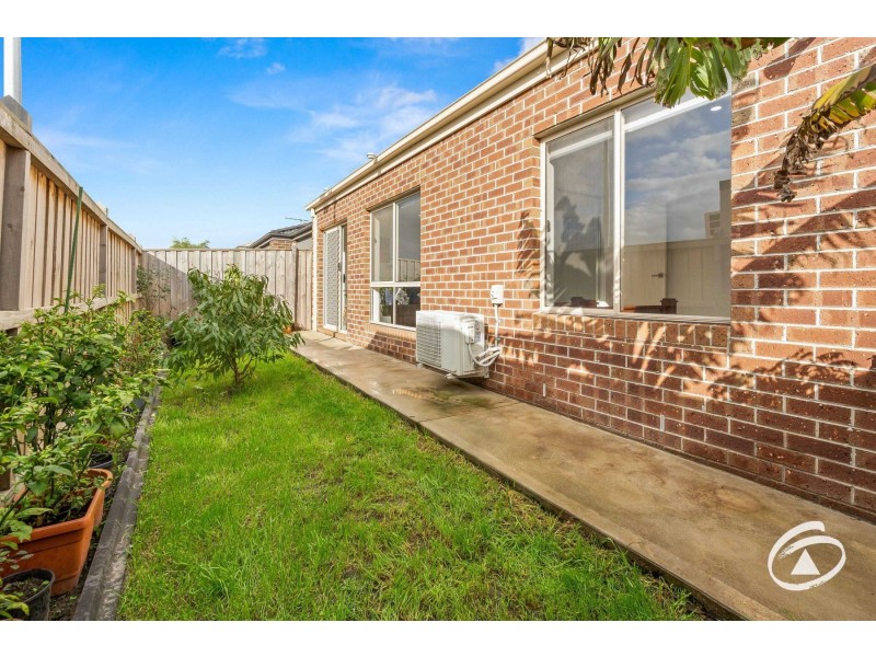 2 Dexter Crescent, Clyde North VIC 3978