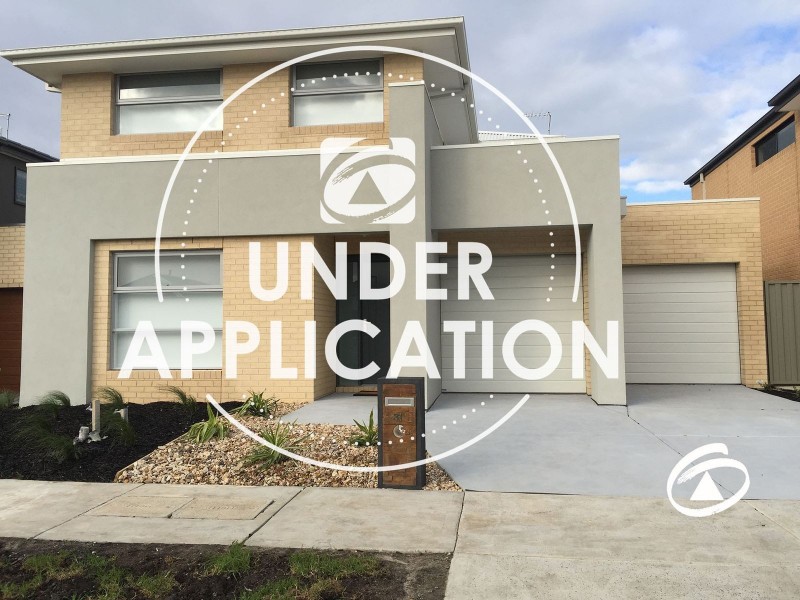 31 McEwan Drive, Cranbourne East VIC 3977