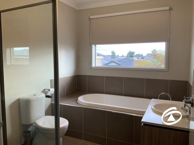 31 McEwan Drive, Cranbourne East VIC 3977