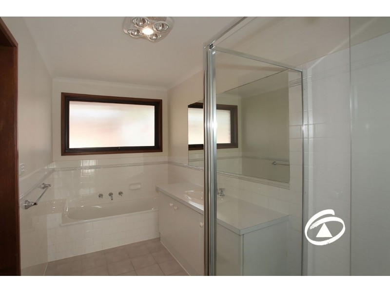 1/4-6 Gibb Street, Berwick VIC 3806