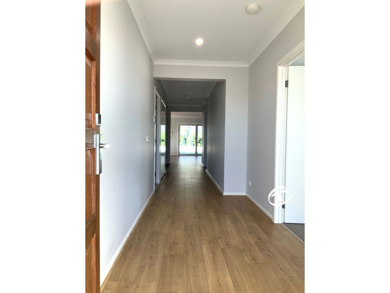 2 Toorale Drive, Clyde North VIC 3978