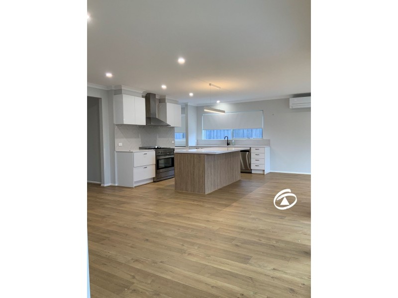 2 Toorale Drive, Clyde North VIC 3978