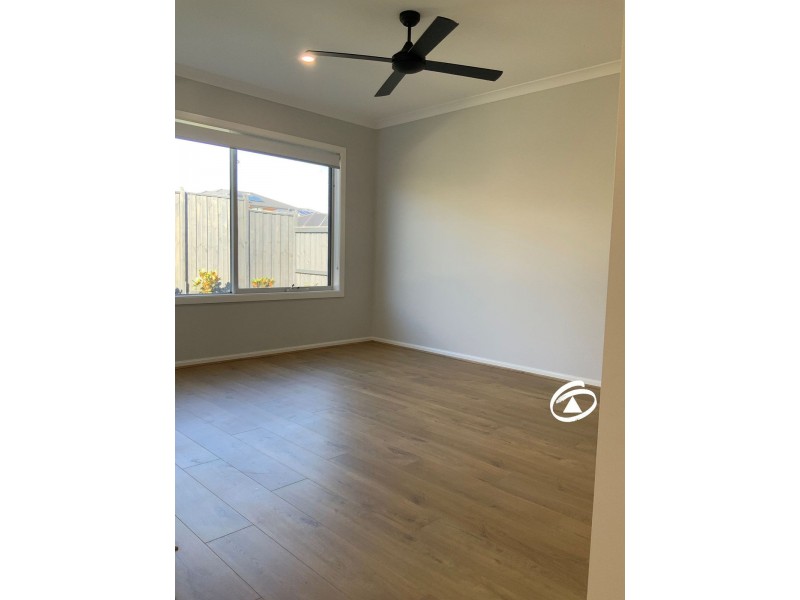 2 Toorale Drive, Clyde North VIC 3978