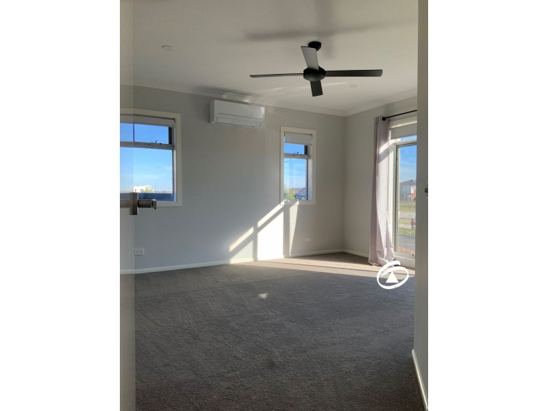 2 Toorale Drive, Clyde North VIC 3978