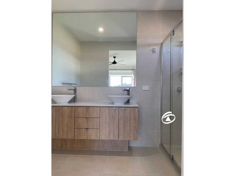 2 Toorale Drive, Clyde North VIC 3978